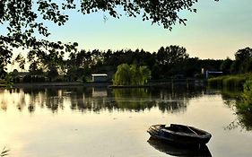 Agrowczasy Nad Stawem - Plus strefa jacuzzi przy domu z jedną sypialnią